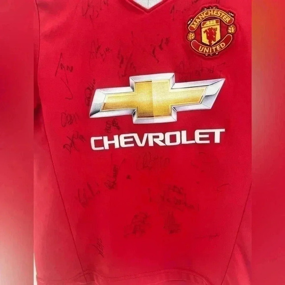 Manchester United Chevrolet Autographed Youth Large - Picture 6 of 10